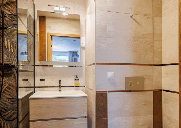 KOMPLETNE ZREKONŠTRUOVANÝ 2 izb. byt, výmera 52,77m2, loggia, ul. G. Goliána