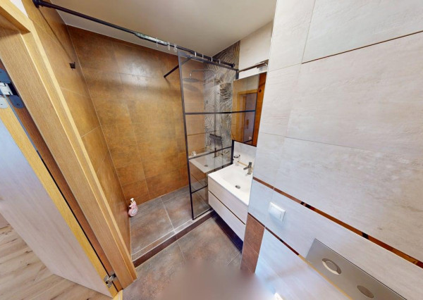 KOMPLETNE ZREKONŠTRUOVANÝ 2 izb. byt, výmera 52,77m2, loggia, ul. G. Goliána