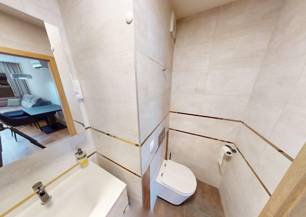 KOMPLETNE ZREKONŠTRUOVANÝ 2 izb. byt, výmera 52,77m2, loggia, ul. G. Goliána