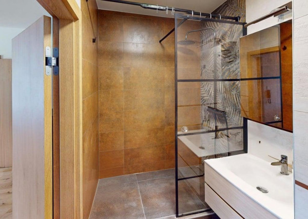 KOMPLETNE ZREKONŠTRUOVANÝ 2 izb. byt, výmera 52,77m2, loggia, ul. G. Goliána