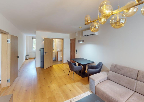 KOMPLETNE ZREKONŠTRUOVANÝ 2 izb. byt, výmera 52,77m2, loggia, ul. G. Goliána