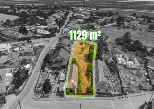 Stavebný pozemok 1 129 m² so starším domom – Svätoplukovo