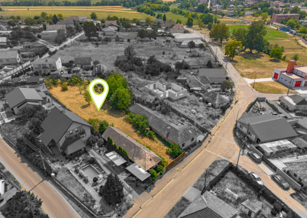 Stavebný pozemok 1 129 m² so starším domom – Svätoplukovo