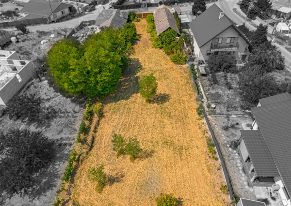 Stavebný pozemok 1 129 m² so starším domom – Svätoplukovo