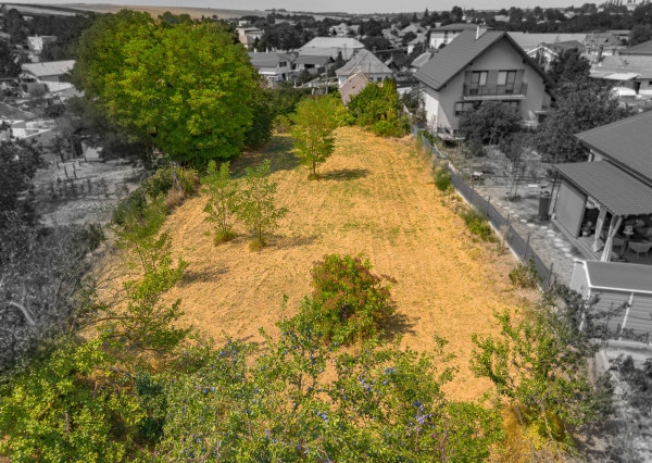 Stavebný pozemok 1 129 m² so starším domom – Svätoplukovo