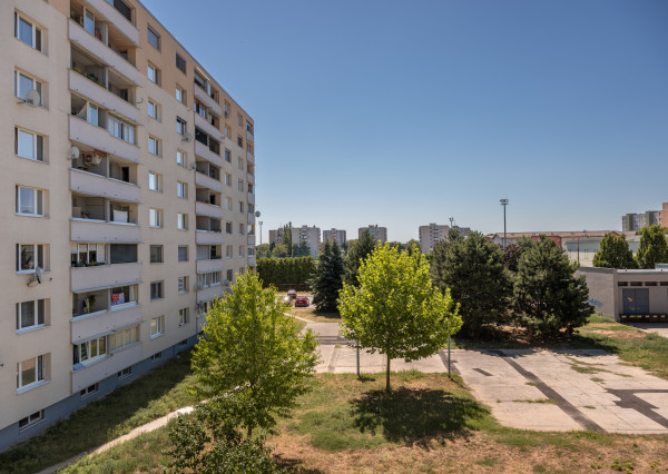 92 m² pohody a ticha: Slnkom zaliaty 4-izbový byt s výhľadom na zeleň (ul. J. Slotu)