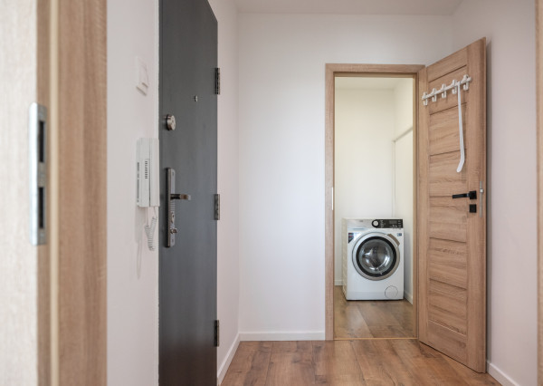 92 m² pohody a ticha: Slnkom zaliaty 4-izbový byt s výhľadom na zeleň (ul. J. Slotu)