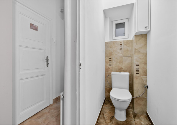 STAROMESTSKÝ 3-IZBOVÝ BYT 90 m² PRI MEDICKEJ ZÁHRADE – BALKÓN DO VNÚTROBLOKU