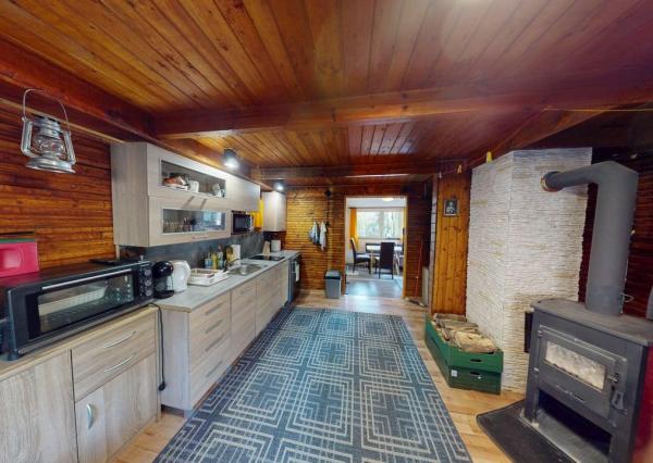 EXKLUZÍVNE !! REKREAČNÁ CHATA, úžitková plocha 70m2, celoročne obývateľná, JAHODNÍK, k.ú LOŠONEC, kompletná rekonštrukcia, 3D obhliadka