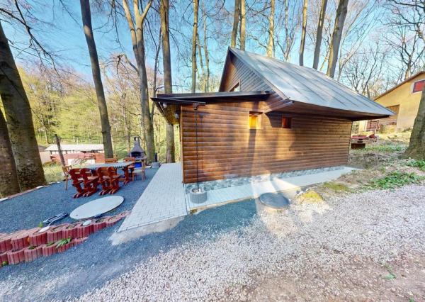 EXKLUZÍVNE !! REKREAČNÁ CHATA, úžitková plocha 70m2, celoročne obývateľná, JAHODNÍK, k.ú LOŠONEC, kompletná rekonštrukcia, 3D obhliadka