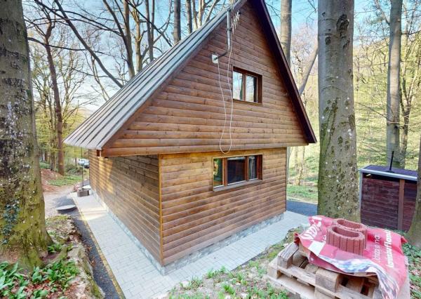 EXKLUZÍVNE !! REKREAČNÁ CHATA, úžitková plocha 70m2, celoročne obývateľná, JAHODNÍK, k.ú LOŠONEC, kompletná rekonštrukcia, 3D obhliadka