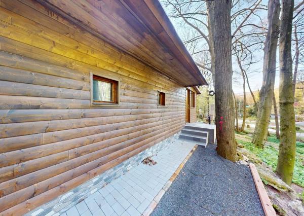 EXKLUZÍVNE !! REKREAČNÁ CHATA, úžitková plocha 70m2, celoročne obývateľná, JAHODNÍK, k.ú LOŠONEC, kompletná rekonštrukcia, 3D obhliadka