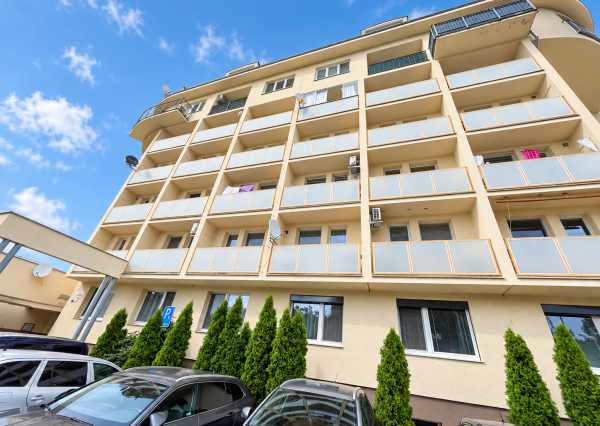 Na predaj garsónka s balkónom v obľúbenej lokalite Prednádražie