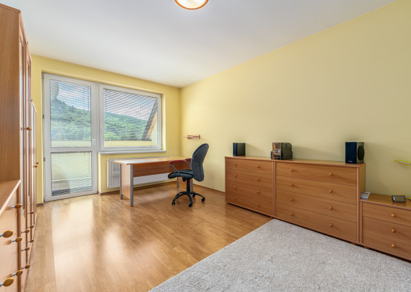 5-izbový rodinný dom 180 m² | pozemok 587 m², garáž a veľká povala | Bzince pod Javorinou