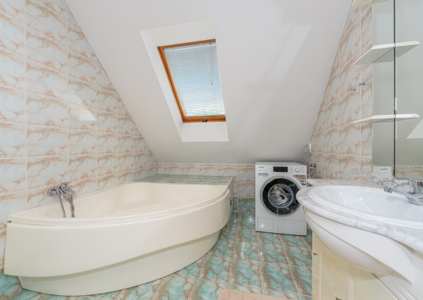 5-izbový rodinný dom 180 m² | pozemok 587 m², garáž a veľká povala | Bzince pod Javorinou
