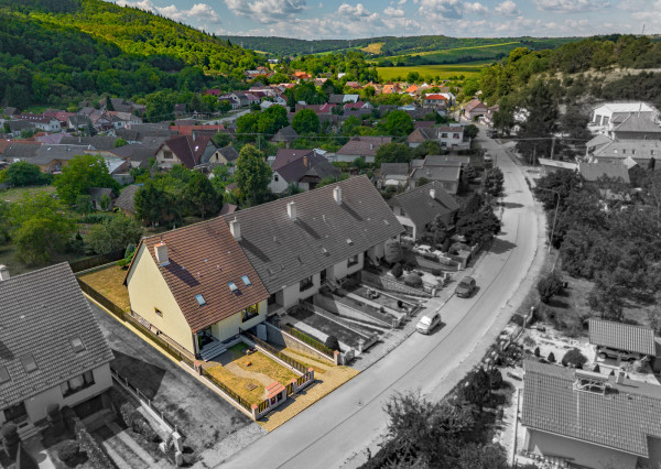 5-izbový rodinný dom 180 m² | pozemok 587 m², garáž a veľká povala | Bzince pod Javorinou