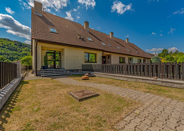 5-izbový rodinný dom 180 m² | pozemok 587 m², garáž a veľká povala | Bzince pod Javorinou