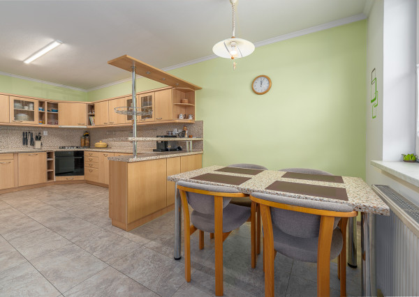 5-izbový rodinný dom 180 m² | pozemok 587 m², garáž a veľká povala | Bzince pod Javorinou