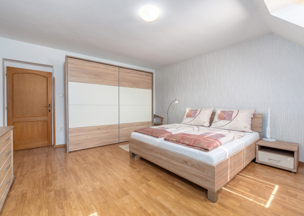 5-izbový rodinný dom 180 m² | pozemok 587 m², garáž a veľká povala | Bzince pod Javorinou