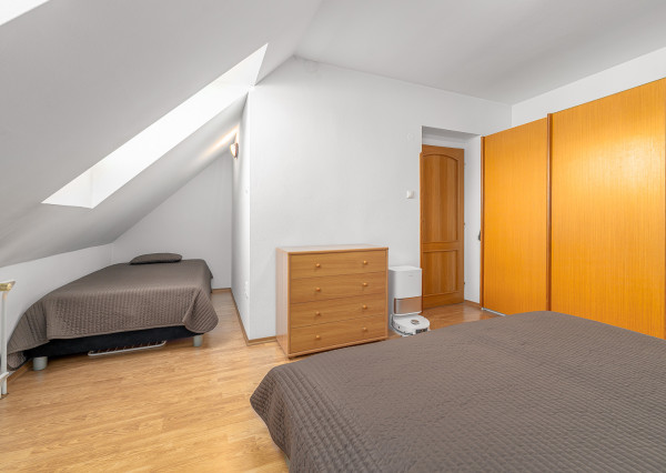 5-izbový rodinný dom 180 m² | pozemok 587 m², garáž a veľká povala | Bzince pod Javorinou