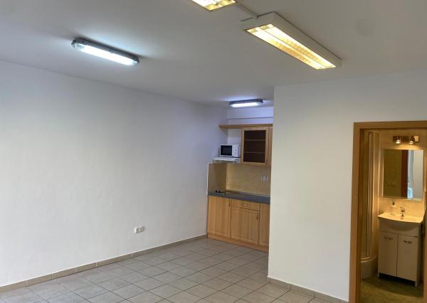 HOTOVÝ NEBYTOVÝ PRIESTOR NA PREDAJ – PODNIKANIE MÔŽETE SPUSTIŤ IHNEĎ