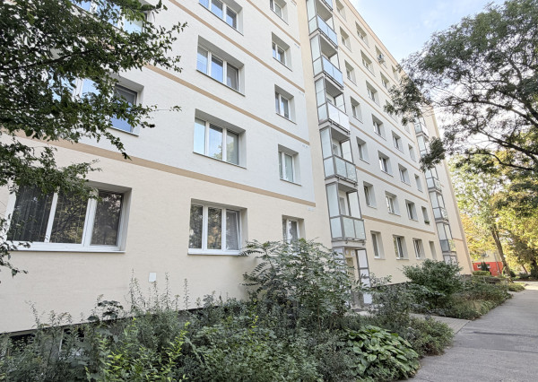 BYT, KTORÝ SPÁJA SKVELÚ LOKALITU A NÍZKE NÁKLADY: 2-IZBOVÝ BYT NA ŠPAČINSKEJ CESTE
