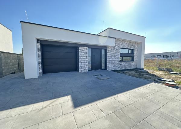 Moderná novostavba RD, pozemok 600m2, zastavaná plocha 179m2, garáž