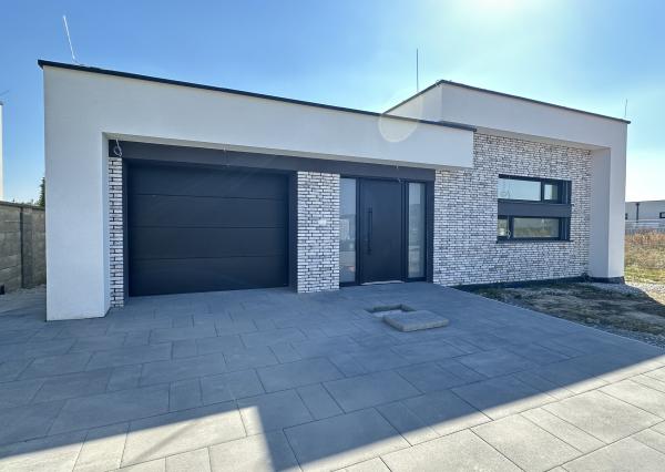 Moderná novostavba RD, pozemok 600m2, zastavaná plocha 179m2, garáž