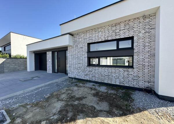 Moderná novostavba RD, pozemok 600m2, zastavaná plocha 179m2, garáž