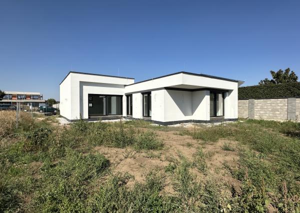 Moderná novostavba RD, pozemok 600m2, zastavaná plocha 179m2, garáž