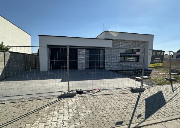 Moderná novostavba RD, pozemok 600m2, zastavaná plocha 179m2, garáž