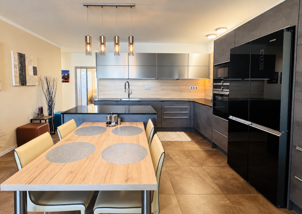 BÝVANIE BEZ ĎALŠÍCH INVESTÍCIÍ | 4-izbový dom, garáž, terasa | SENEC GARDENS