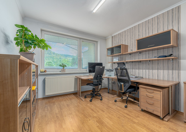 5-izbový rodinný dom 180 m² | pozemok 587 m², garáž a veľká povala | Bzince pod Javorinou