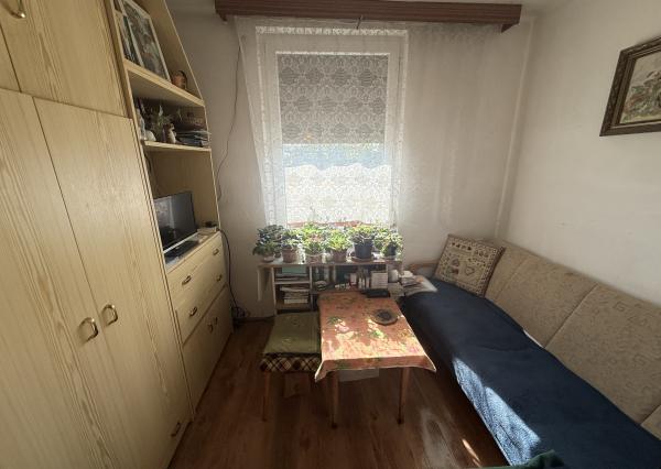 CHATA S VEĽKÝM POZEMKOM A VINICOU VO VINOHRADOCH NAD VÁHOM