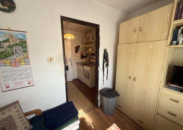 CHATA S VEĽKÝM POZEMKOM A VINICOU VO VINOHRADOCH NAD VÁHOM