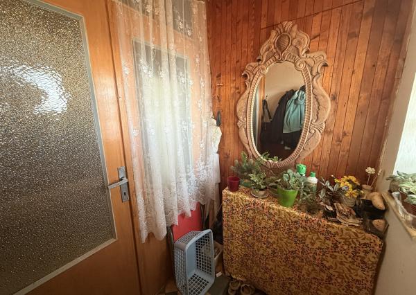 CHATA S VEĽKÝM POZEMKOM A VINICOU VO VINOHRADOCH NAD VÁHOM