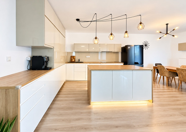 4-izbový byt, 115 m² + 348 m² pozemok, 2 terasy, 3 parkovacie miesta – Opoj