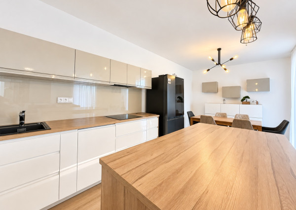 4-izbový byt, 115 m² + 348 m² pozemok, 2 terasy, 3 parkovacie miesta – Opoj