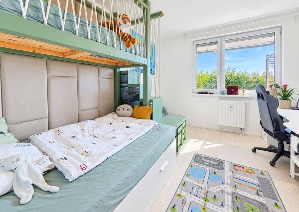 4-izbový byt, 115 m² + 348 m² pozemok, 2 terasy, 3 parkovacie miesta – Opoj