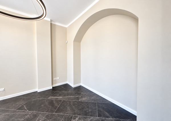 LUXUSNÝ PRENÁJOM KANCELÁRSKYCH PRIESTOROV – TRNAVA, NÁMESTIE SNP