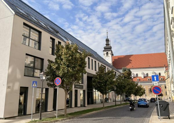 NA PREDAJ ! Parkovacie státie, centrum Trnavy