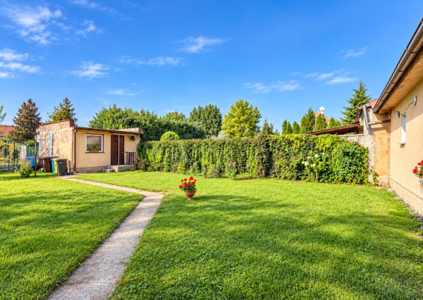 Rodinný dom na výbornej adrese | Trnava – Školská ulica | Pozemok 348 m²