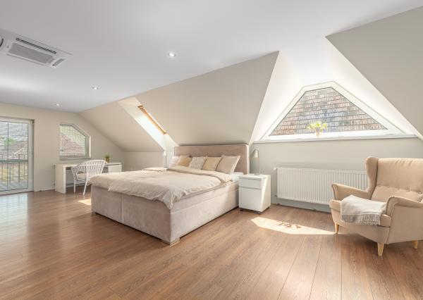 RODINNÝ DOM, 2x bytová jednotka, pozemok 1376m2, 8izieb, obec Vlčkovce