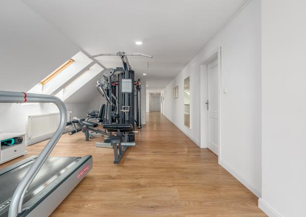 RODINNÝ DOM, 2x bytová jednotka, pozemok 1376m2, 8izieb, obec Vlčkovce