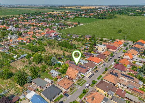 RODINNÝ DOM, 2x bytová jednotka, pozemok 1376m2, 8izieb, obec Vlčkovce
