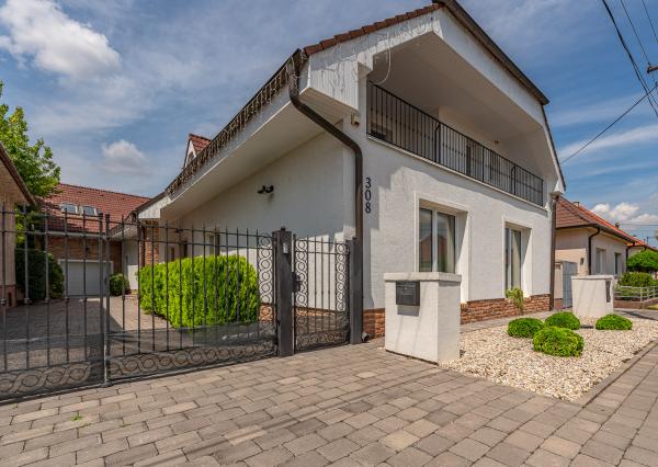 RODINNÝ DOM, 2x bytová jednotka, pozemok 1376m2, 8izieb, obec Vlčkovce