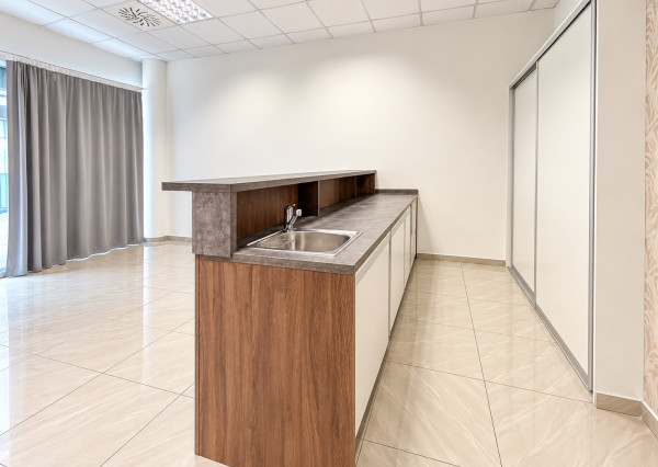 Prenájom EXKLUZÍVNY PRIESTOR PRIAMO V CENTRE , ul. Hviezdoslavova v TRNAVE
