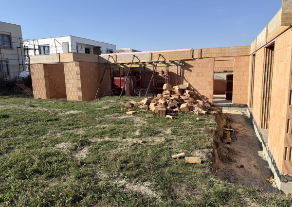 MODERNÝ 4-IZBOVÝ RODINNÝ DOM S GARÁŽOU A POZEMKOM 602 m² | SEREĎ – LEVANDUĽOVÁ ULICA
