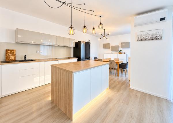 4-izbový byt, 115 m² + 348 m² pozemok, 2 terasy, 3 parkovacie miesta – Opoj