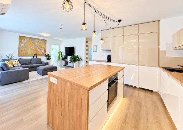 4-izbový byt, 115 m² + 348 m² pozemok, 2 terasy, 3 parkovacie miesta – Opoj